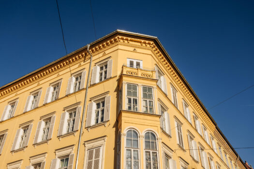 Charmante 3-Zimmer-Dachgeschosswohnung mit Lift am Opernring - Urbanes Wohnen im Herzen von Graz Gebäudeansicht