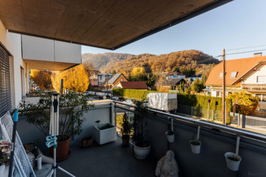 Moderne 2-Zimmer-Eigentumswohnung mit großem Balkon + Parkplatz + riesigem Kellerabteil großer Balkon
