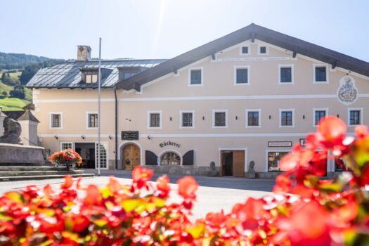 25HDgk73cxr8OWRXJ9V9Kf