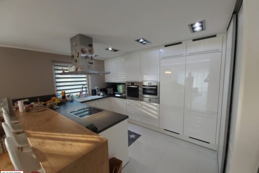 2MbjPU30eXkx2RxY8MqUg1