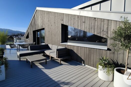 2NKhQrh3j3tIYzn51T1jaq 1