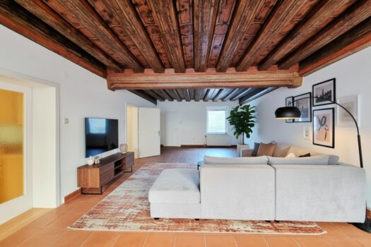 110,65 m² im 1. OG – großzügige Raumaufteilung & historischer Wohnbereich Wohnzimmer