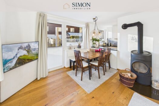 Wohnzimmer mit Kachelofen