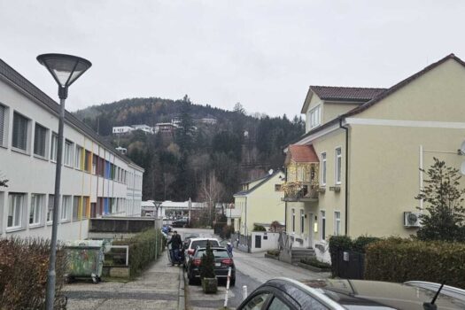 Ruhige Wohnlage, Einbahnstraße in Richtung Einkaufszentrum