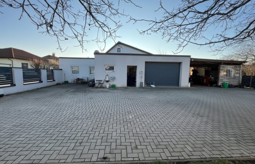 Garage Außenansicht