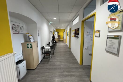 Nähe U6 Burggasse-Stadthalle: Schön Sanierte Geschäfts- oder Büroräumlichkeiten Gang