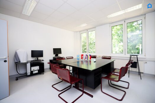 +Modernes Büro 545m² (oder auf 2x270m² teilbar) , 15-20 Räume insgesamt möglich, Teeküche, Toiletten, optionale PKW Stellplätze, optionaler Keller+ 4fyx8J0Etol0hr3Civ8caW