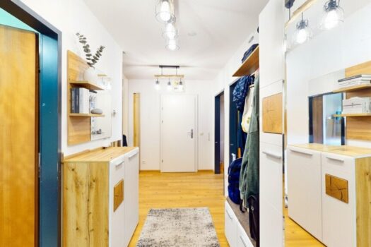 Effiziente 2,5-Zimmer-Mietwohnung mit Balkon & Tiefgaragenstellplatz in Toplage Villach-Völkendorf Flur/Eingangsbereich Ausstattungsbeispiel