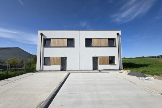 Erstbezug in idyllischer Doppelhaushälfte in Stetten - Wohnkomfort mit Garten und Stellplätzen Foto von vorne