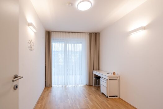 Moderne 3-Zimmer Büro-/Praxisräumlichkeit mit Balkon zu kaufen, Nähe Hessenpark 5tuYrXL45QkdKJrNJJHaX7
