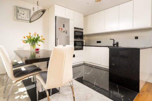 Stilvolle Wohnung mit Balkon - Ihr Wohlfühlort ! Küche inkl. Essbereich