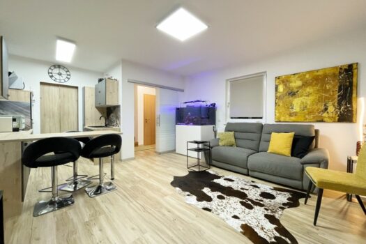 77pUcmymq9DSBCdfG7eMAb