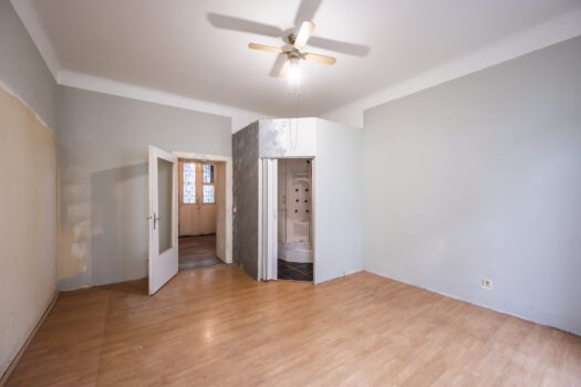 ++Notverkauf++ Kompaktes Altbau-Apartment mit viel Potenzial – perfekt für kreative Lösungen 7CjHWPKR0NzDdny5b6PWKZ