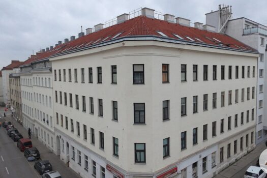 Unsanierte leistbare Wohnung im 3.Stock 7s2Mg3tMxqvpeR8sl0WcAU