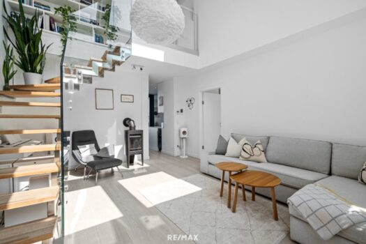 4-Zimmer Dachgeschoß - Maisonette im 3. Bezirk - Nahe Donaukanal und Prater! Wohnzimmer mit der Treppe und Galerie