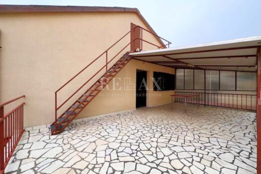 1681823004 stan s okucnicom 4