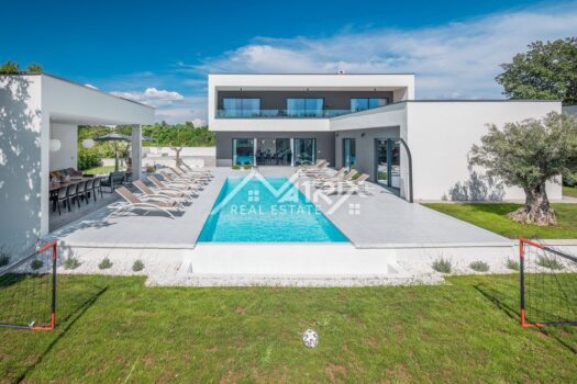 1740479130 luksuzna kuca sa bazenom na prodaju istra 43