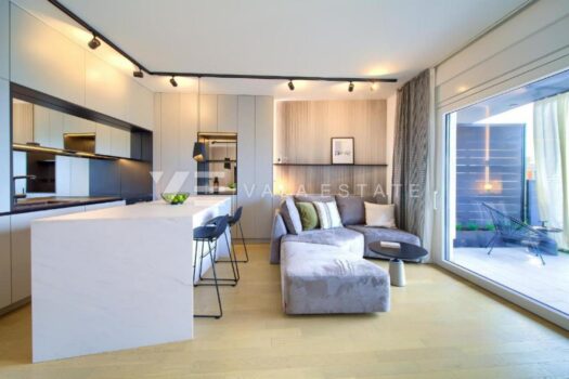 1765484321 357425645