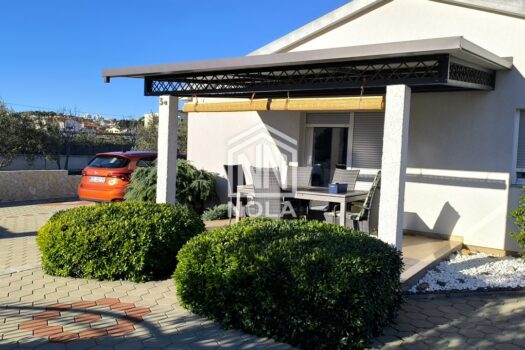 VODICE – TOLLE GELEGENHEIT: VOLL MÖBLIERT UND EXTREM KOMFORTABLES FAMILIENHAUS 1767869193 img 20260108 100248