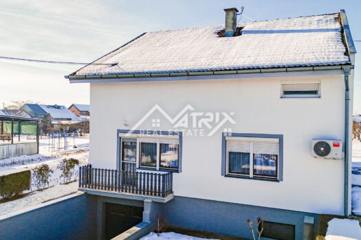 1768464970 osijek okolica sarvas kuca s dva stana podrumom i dvoristem 1