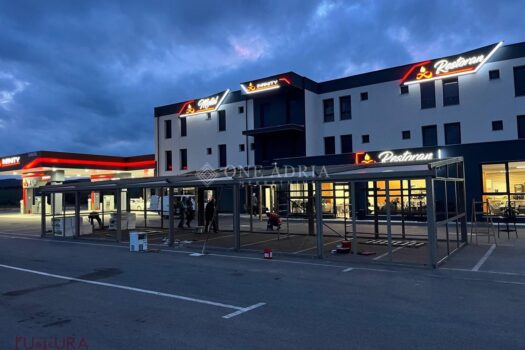 1769185537 udbina pumpa restoran hotel 924 m2 9996 m2 zemljista prodaja slika 24621812