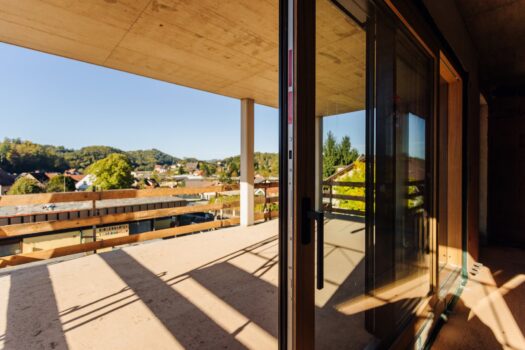 1F8iAhq1vGMko7Pvdzeo5y