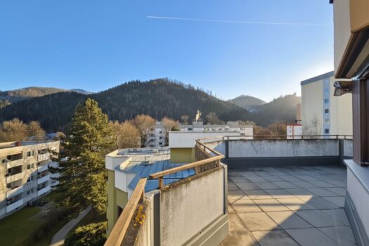 1uUkKWQYvbqnooaMGadhPU