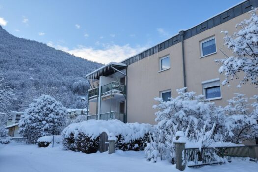 2FNqxGptXJ41QyqcCKXG1A