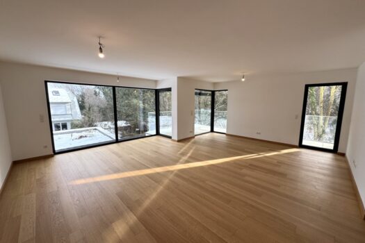 2HqGk7Ic5YOZvXFzNLX55d