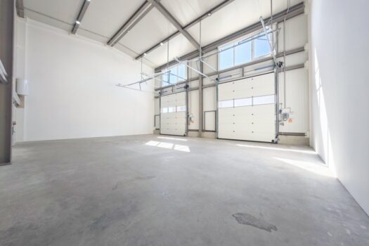 Produktionsfläche mit Büro | ebenerdige Einfahrt durch zwei Sektionaltore | Parkplätze & Luftwärmepumpe 3Zb2FOG8tabJJ6WeSMiGgH