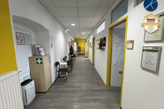 Nähe U6 Burggasse-Stadthalle: Schön Sanierte Geschäfts- oder Büroräumlichkeiten Gang