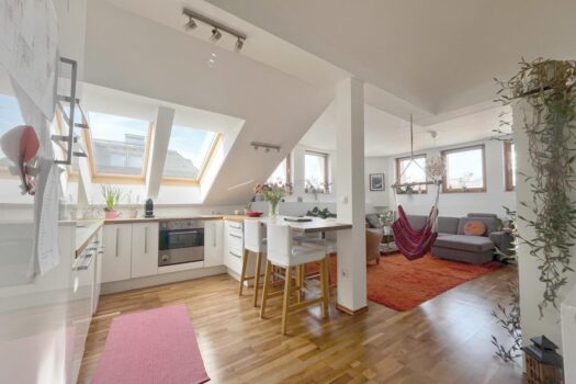 Dachgeschoss mit Terrasse - Ausblick auf die Gloriette Titelbild