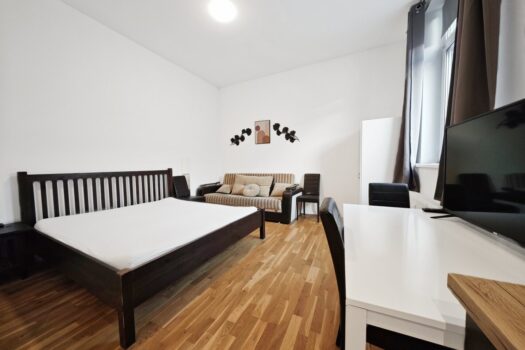 4rcUIGJLLxxgNGEqQa76GO