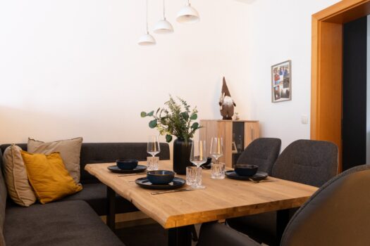 5vkQxKTwgrJnzVYiEg6sMy