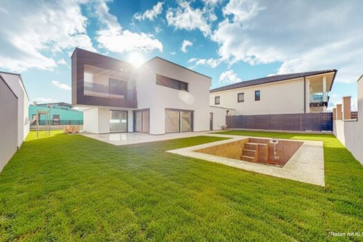 79TsqqUdDT0XwwmOQs4xyb