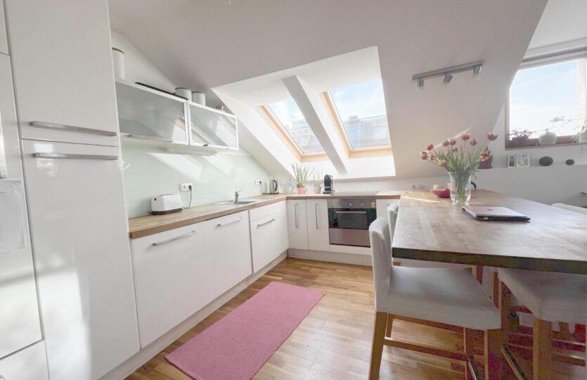 Küche mit Essbereich