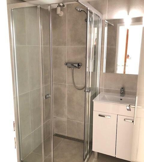 neusaniertes Badezimmer