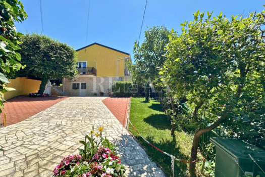 1718708630 selce kuca s okucnicom i pogledom na more 31