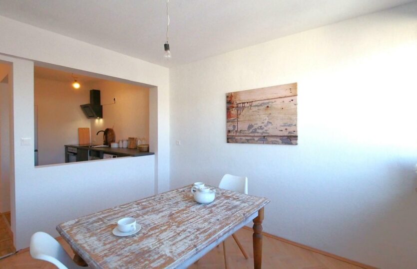 Esszimmer mit Durchreiche