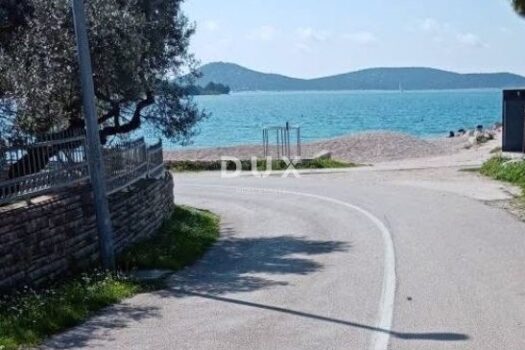 ŠIBENIK, VODICE – Haus mit 3 Terrassen und Garage, nur 150 Meter vom Strand entfernt! Gelegenheit! 1760631975 whatsapp slika 2025 10 16 u 17