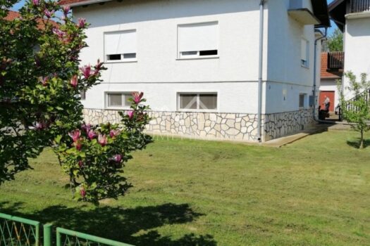 1770280142 prodajem kucu slika 258819071