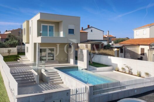 1770285306 89547337 651343 0