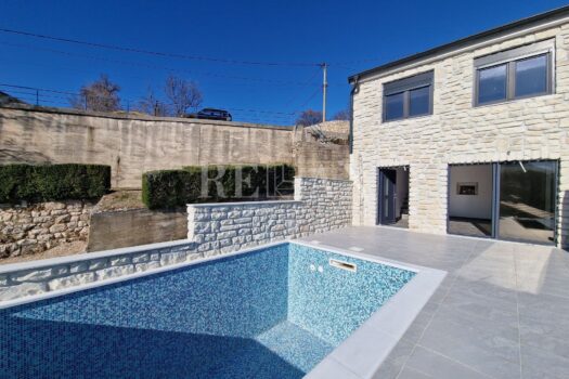 1770715976 bribir kamena kuca s bazenom i pogledom na mor 31