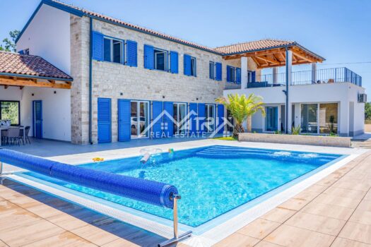 1770813845 porec okolica moderna kuca s bazenom i pogledom na more 30