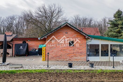 1770890870 osijek okolica moderna vikendica s bazenom 4