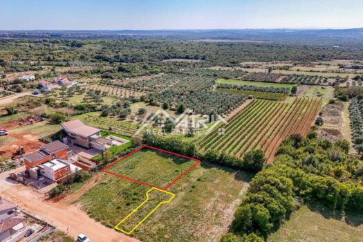 1771416679 vodnjan gradevinsko zemljiste s otvorenim pogledom na more 1