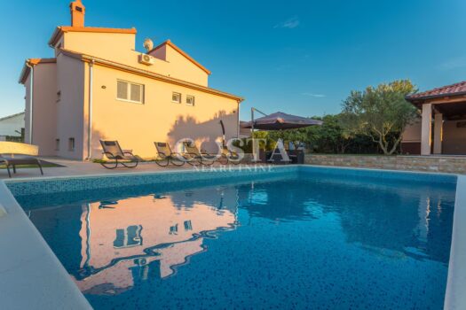 BIOGRAD NA MORU – Großzügiges Ferienhaus mit Pool 1772187746 costa real estate pool house biograd 2