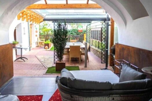 Historisches, saniertes Altstadthaus mit Innenhof in zentraler ruhigen Lage 1PYOGhYTWzY1A3tHwvW5JI