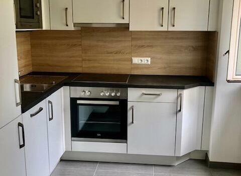 neuwertige Küche inkl. aller E-Geräte