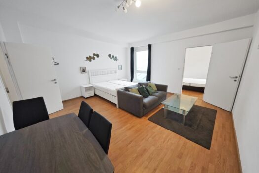 20VAbFBjK5kr4RV8tVYnAT 1